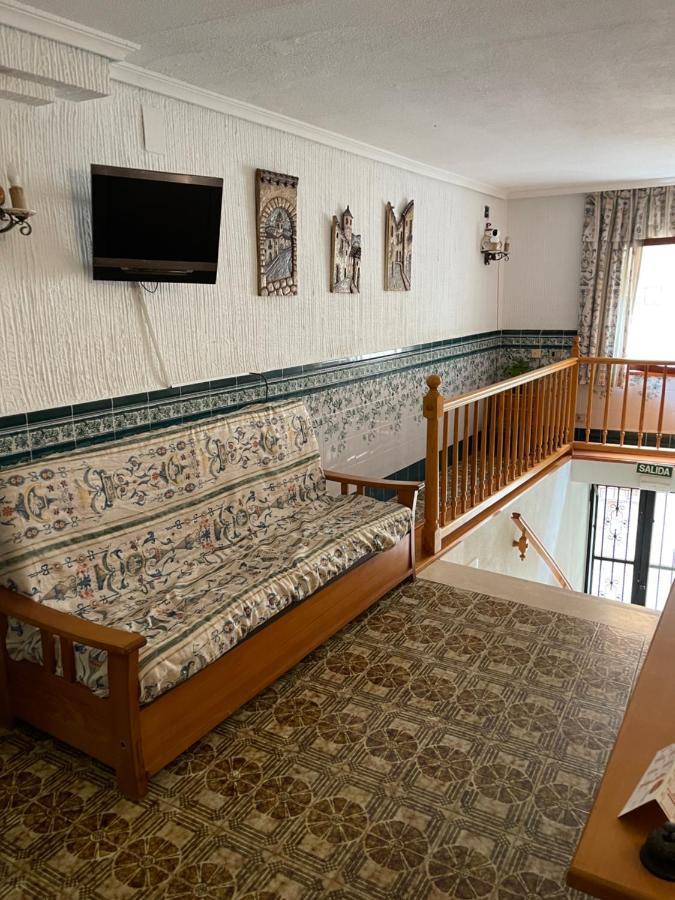 Hostal Rosaleda Алкала-де-Чиверт Екстер'єр фото